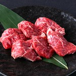 ヘルシーで低カロリー、肉質も柔らかい横隔膜の筋肉の部位。分類はホルモン系だが赤身肉に近い食感。柔らかく脂肪も豊富で濃い味があります。