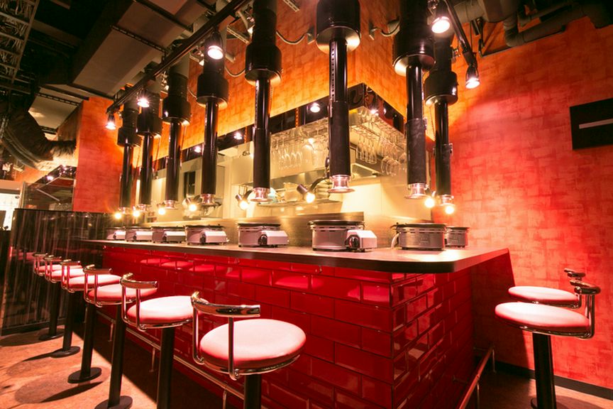 デートにオススメ。恋人と肩を並べて座れるカウンター席