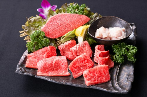 食通をも虜にする、クオリティの高い肉を使用した豪華な肉盛り