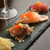 ３種の肉の味わいを贅沢に盛り合わせた『肉寿司食べ比べ』