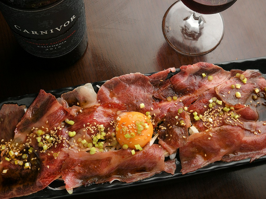 自家製ユッケだれがさらに食欲をそそる『A４和牛ユッケ』