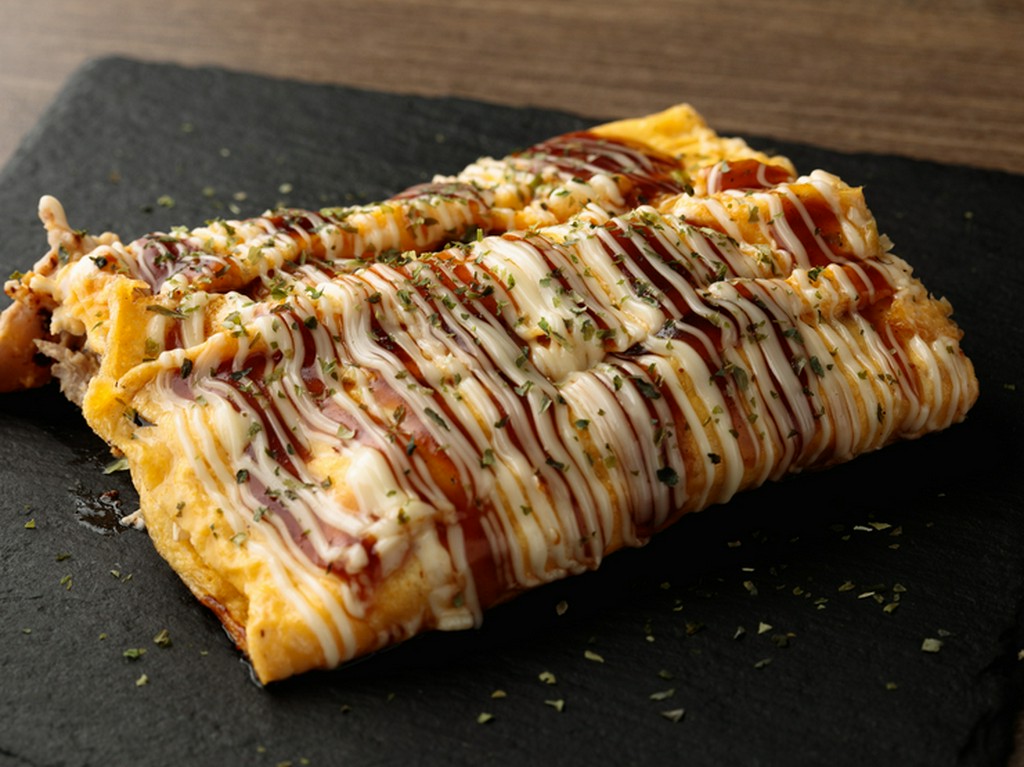 たっぷりかかったマヨネーズとソースの後引くおいしさ。食べ応えもしっかりある『とん平焼き』
