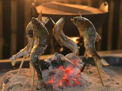 新鮮な食材をシンプルに炭火で焼き上げる『鮎の塩焼き』
