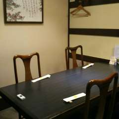 接待・大事な会食に「個室テーブル席」などご用意しております。