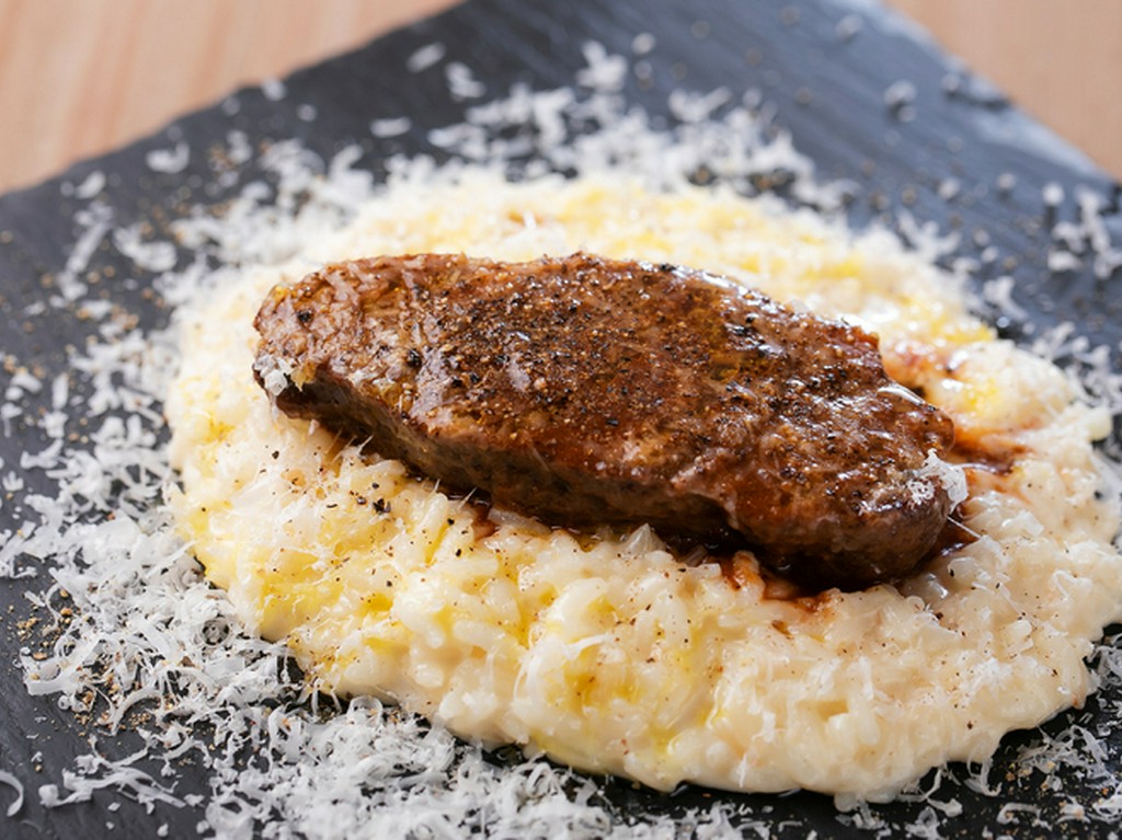 九州産の牛肉をじっくり煮込んだ『和牛ほほ肉のクリームソースのリゾット』