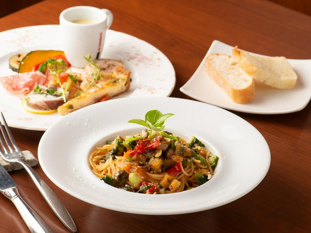 前菜からドリンクにデザートまで！お得感満載『パスタランチ』