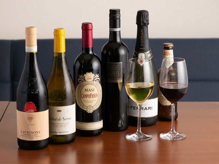 赤、白、スパークリング、30種超のイタリアワインを常備