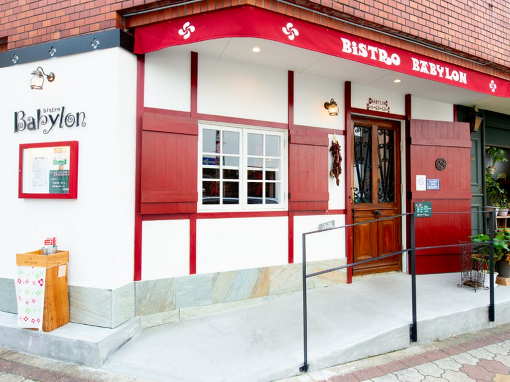 まるで絵本から飛び出してきたような愛らしい外観も魅力の一つ