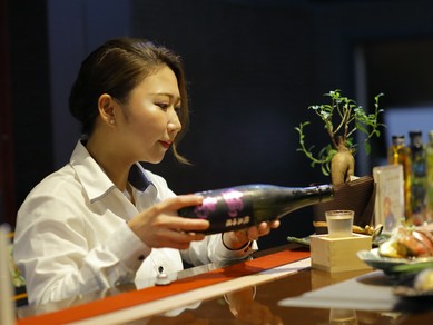 選りすぐりの日本酒とともに、季節の味覚を楽しんで