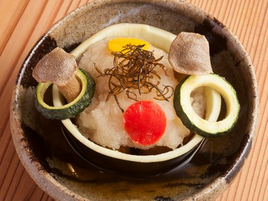 食通の方をもてなす少人数の接待に向く、大人のための美味空間