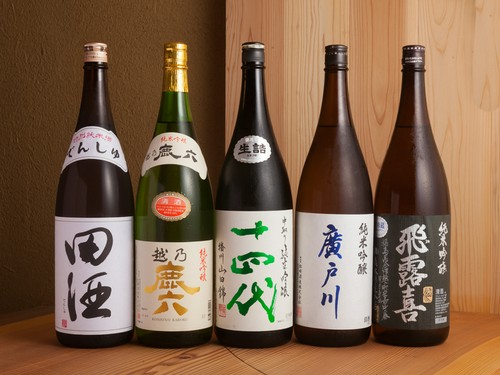 日本酒ファン垂涎の、各地の銘酒が揃っています