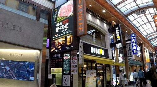 心斎橋筋商店街内にある、利便性の高いオシャレな焼肉店