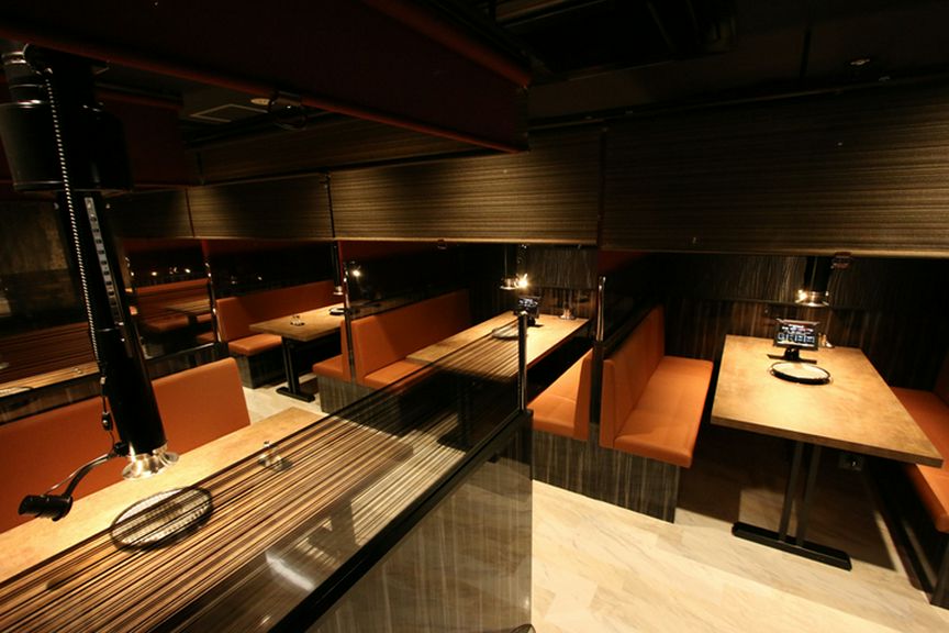 簾で仕切れる半個室。女子会や結婚記念日などのデートに最適