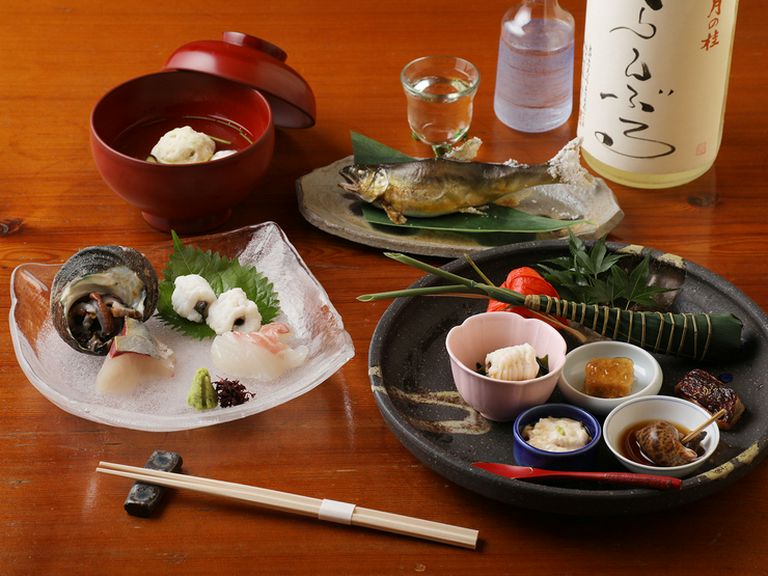 その時々の旬の味覚を堪能できる『季節のおまかせコース』