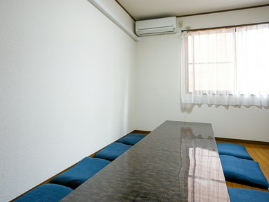 プライベート空間で食事を楽しめる個室も完備