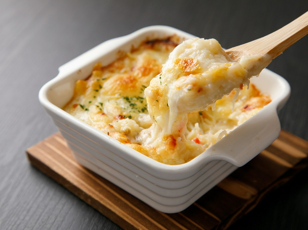 リピート続出！ ズワイガニの上質なバラ身を使ったカニ風味濃厚な『蟹グラタン』