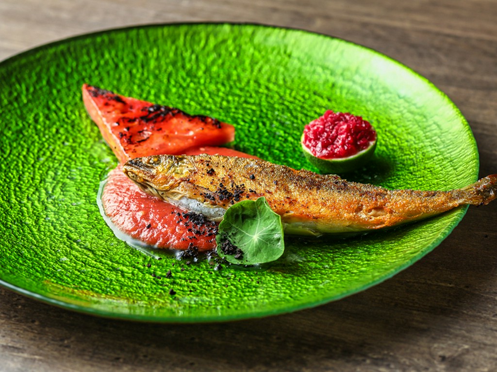 鮎のコンフィ　ガスパチョと共に