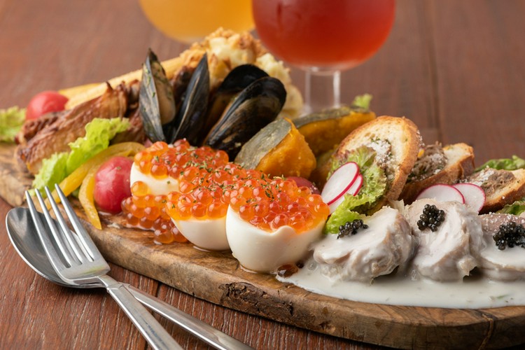 Yakitori＆Tapas Toliuo 三宮/海鮮料理 | ヒトサラ