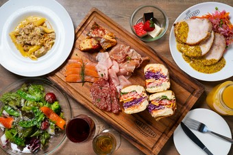 パーティーにぴったりの華やかなメニューが勢ぞろい。110分飲み放題付『シェアコース』