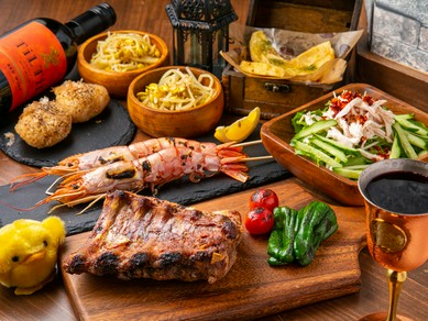 バリエーション豊富な料理を囲んで盛り上がる歓送迎会