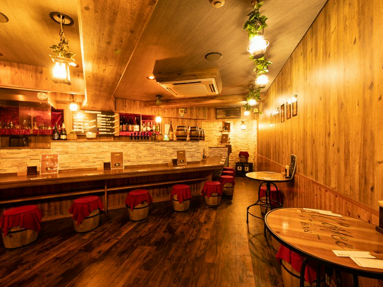 木の温もりが感じられる心地よい店内