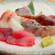 国村氏自ら厳選した魚介を使用。日によって内容が変わっていくので、訪れるたびに異なる味わいに出合えます。新鮮なものを使っているからこそ、食材そのものがもつおいしさを余すことなく堪能できます。