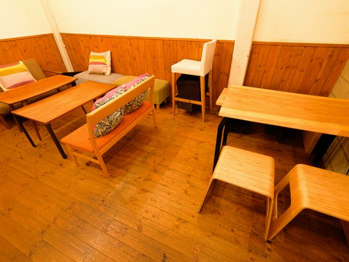 隣テーブルとの間隔も広いので、ゆったりくつろげる