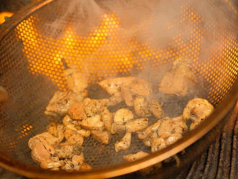 お肉の状態に合わせて、適切な焼き加減でおいしい状態に仕上げる