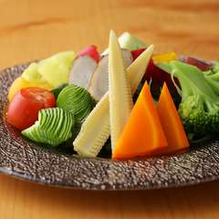 朝摂れのみずみずしさをそのままに提供する『京野菜のサラダ』