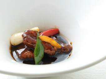 ご飯にも合わせたくなる『豚ヘレ肉の黒酢すぶた』