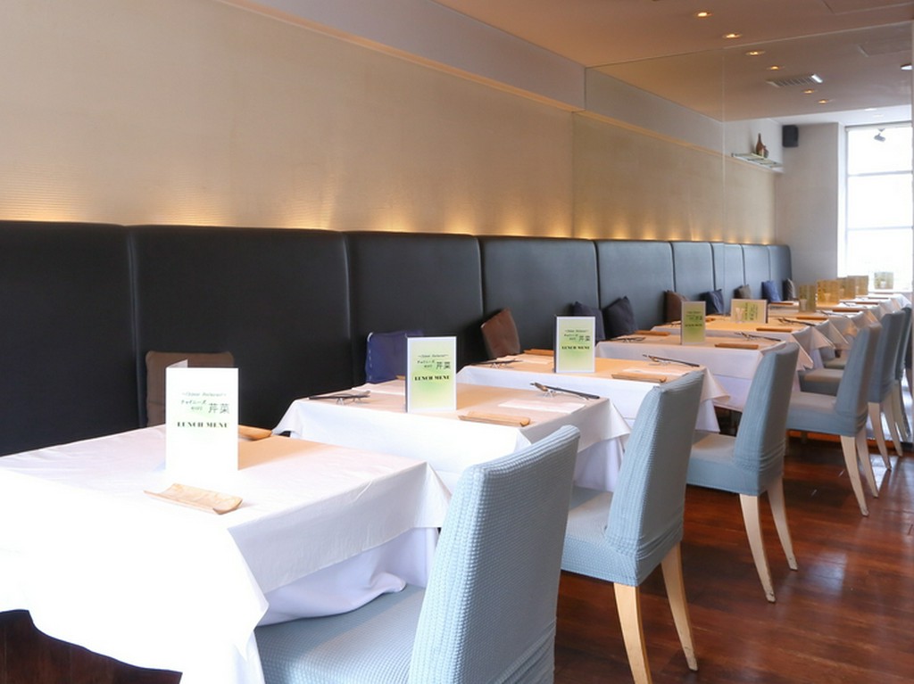 のんびりとくつろげる、高級感あふれる店内