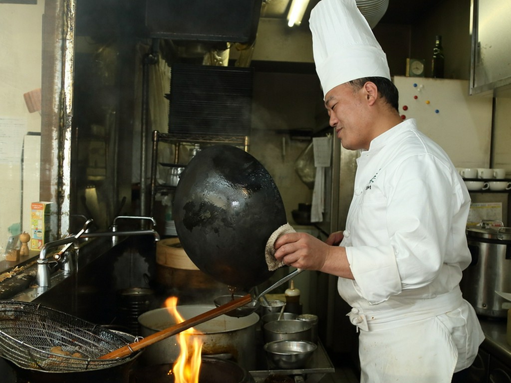 一品一品丁寧に、素材を活かす料理でゲストの心を魅了