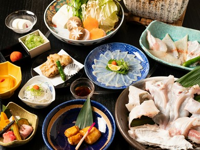 てっちり鍋の〆の雑炊まで、料理ごとに異なるふぐのおいしさを存分に味わえる『朱鷺TOKIコース』