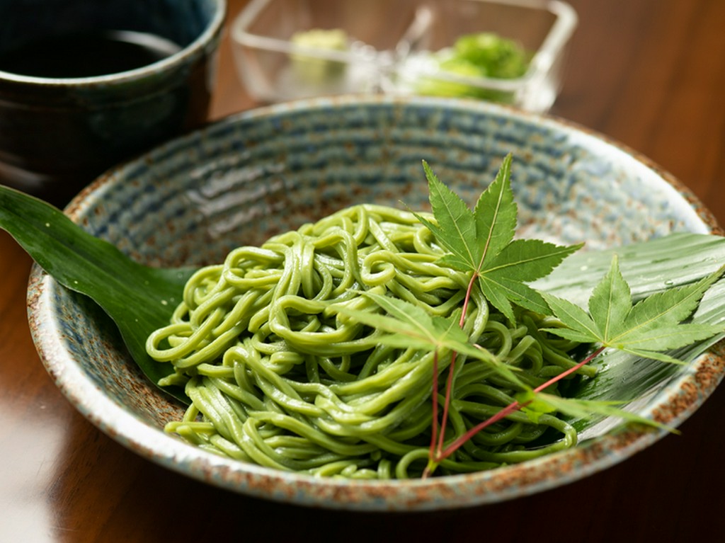 つるっとした喉ごしと口いっぱいに広がるわかめの風味『淡路島わかめ麺』