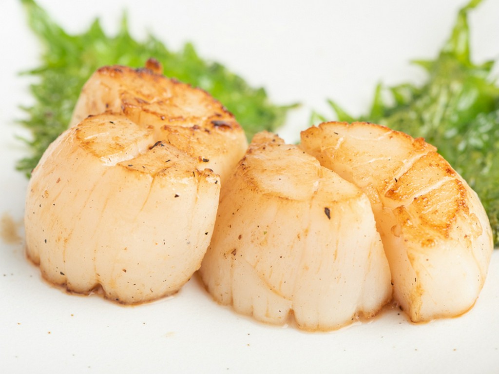 ゆず風味の自家製ポン酢でいただく『帆立貝柱（2個）』