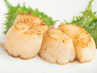 ゆず風味の自家製ポン酢でいただく『帆立貝柱（2個）』