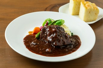 完成までに5日かかる『松阪牛の旨味濃厚ビーフシチュー』