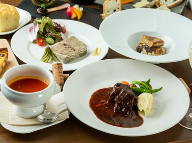 旬の食材を贅沢に満喫『フィレールコース』