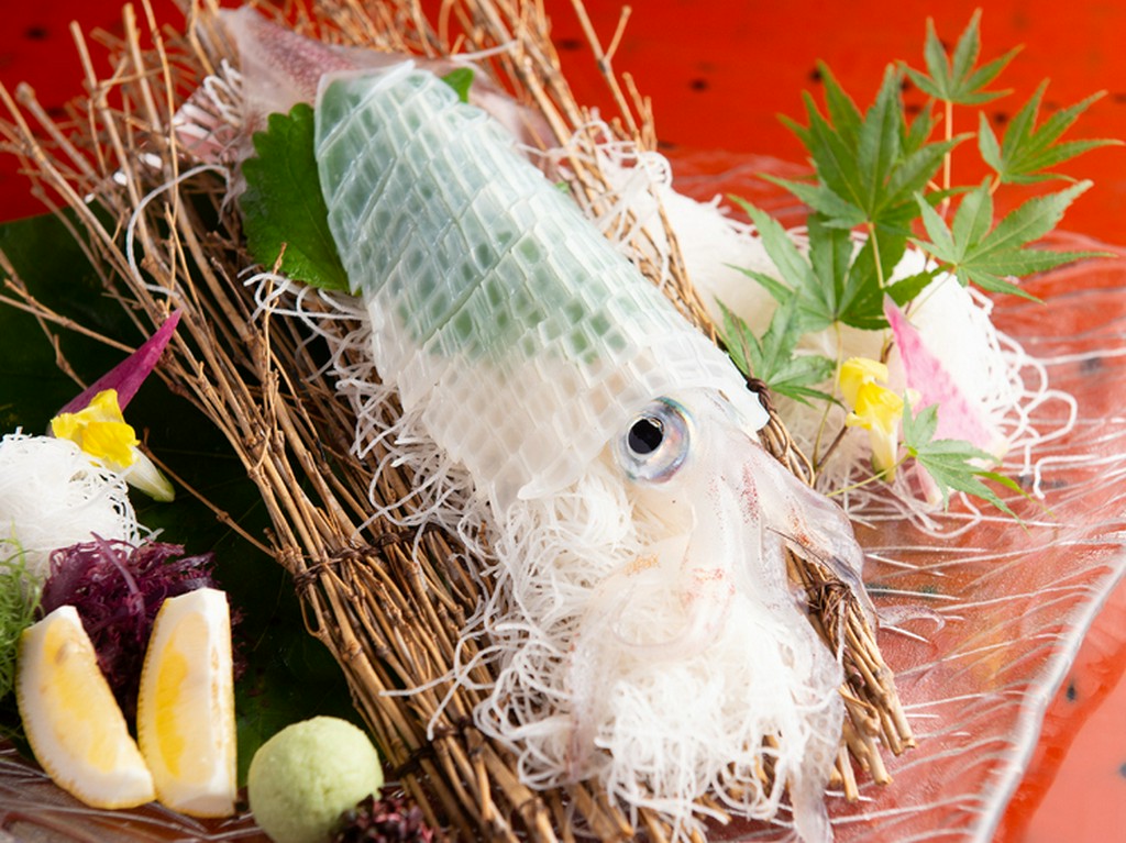 お店発祥の名物！『イカの活造り　100グラム』