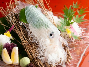 お店発祥の名物！『イカの活造り　100グラム』