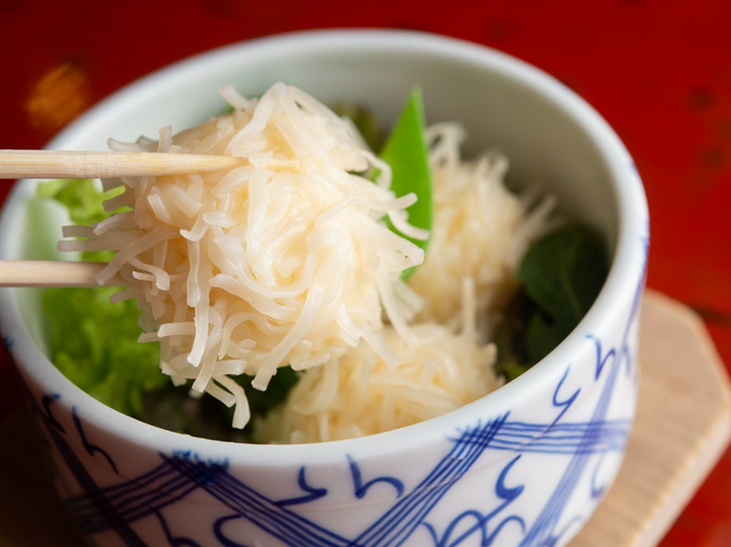 イカの旨みと海鮮の風味が食欲をそそる『イカシュウマイ　3個入り』