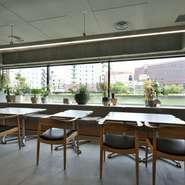 モーニング～バータイムまで１日を通して営業しております。ランチタイムやお茶の時間に是非ママ会としてお越しください。