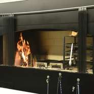 メインのステーキだけでなく、フレンチトーストやパンケーキ等、薪焼きを使ったメニューご用意してお待ちしております。