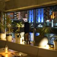 夜は中州リバーサイドの夜景をお楽しみください。デートや女子会、合コンにもおすすめです。