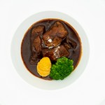 柔らかく煮込んだお肉とデミグラス