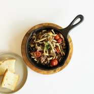 砂肝とキノコのアヒージョ