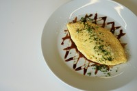特製のすき焼きが入ったオムレツ