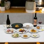 薪窯を使用した薪焼き料理を中心とした全9品のディナーコースです。
メインのお肉は、九州産黒豚となります。