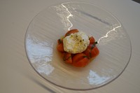トマトとイタリア産ブッラータチーズ