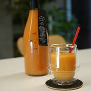 深紅の果肉より抽出された濃厚な甘みと風味豊かな愛媛県産オレンジジュースです！